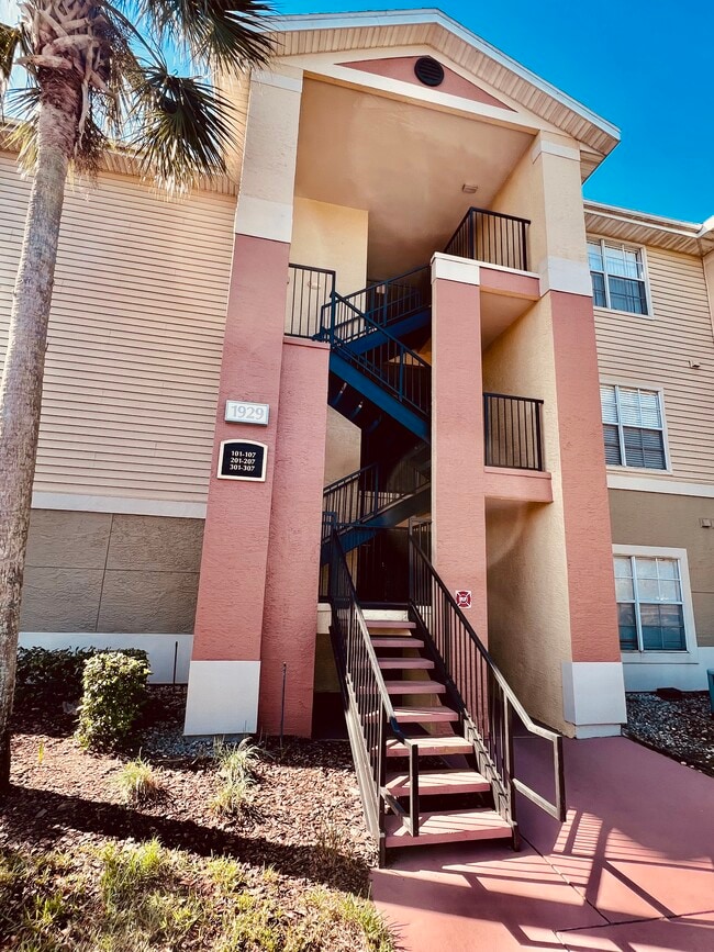 Foto del edificio - 1929 Summer Club Dr