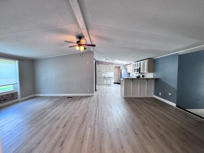 Foto del edificio - 2475 Freshour Rd