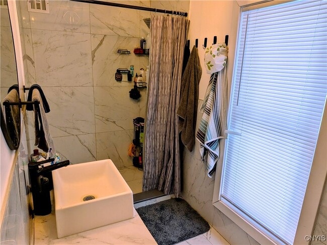 Foto del edificio - 77 Lincoln Ave