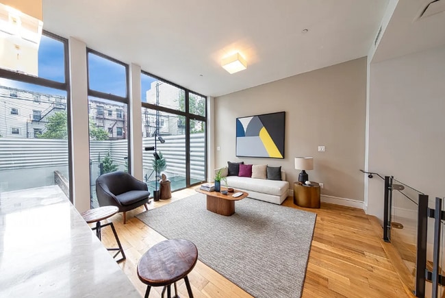 Foto del edificio - 237 Devoe St