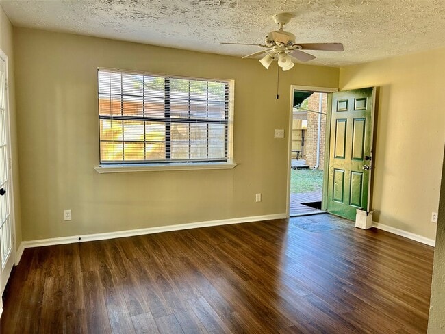 Building Photo - 414 N Avenue C