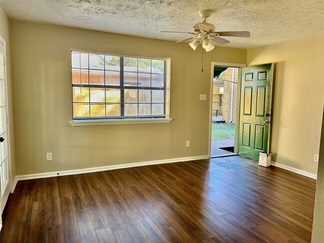 Foto del edificio - 414 N Avenue C