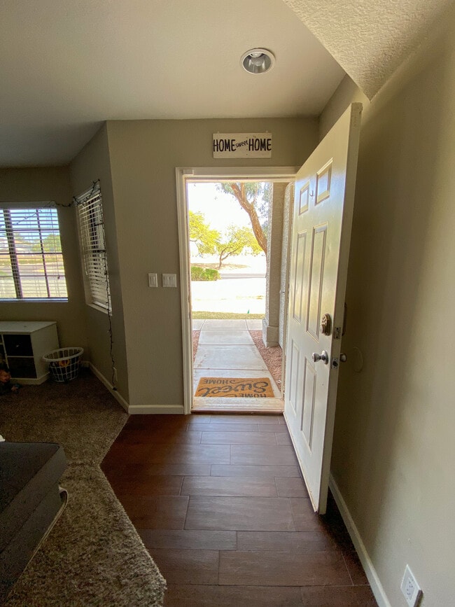 Building Photo - 6262 E Brown Rd