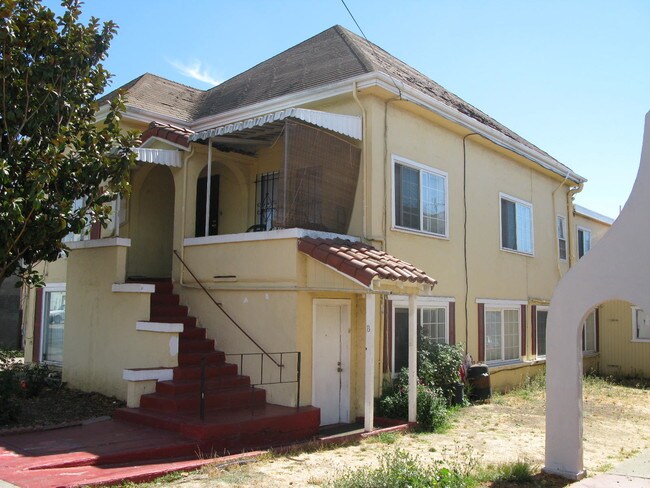 Building Photo - Nebraska Apartments