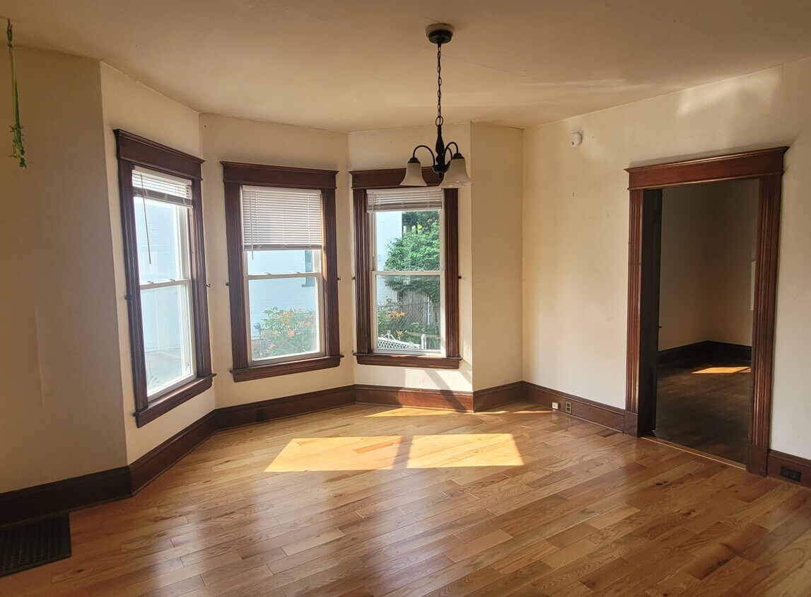 Living Room - 191 North Ave