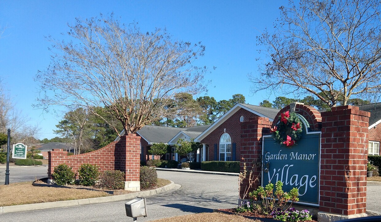 100 Garden Manor Ct, Murrells Inlet, SC 29576 Apartments in Murrells
