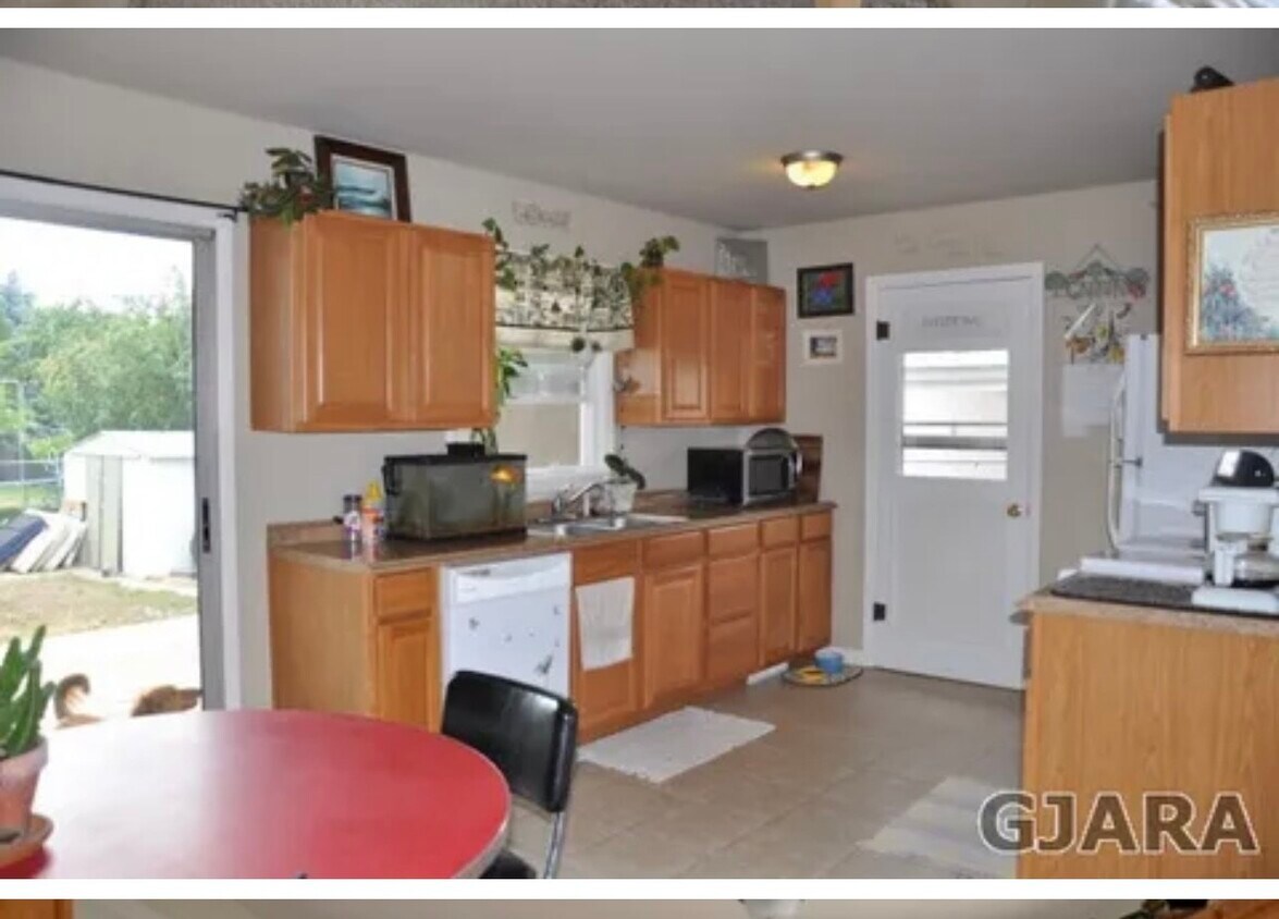 Building Photo - 2515 Elm Ave