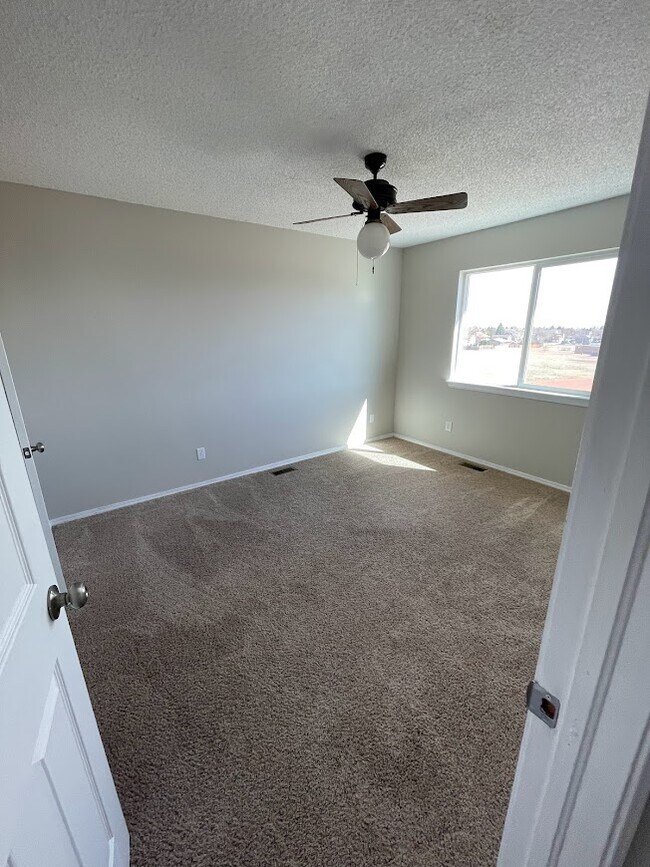 Building Photo - 2260 Ambleside Dr