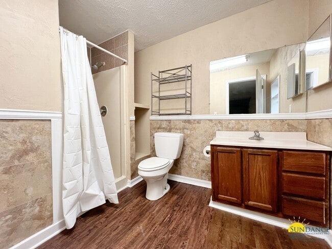 Foto del edificio - Great 4 Bedroom Home in Valparaiso