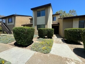 Building Photo - 425 E Rice Ranch Rd