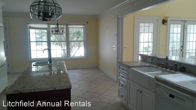 Building Photo - 3 br, 2.5 bath House - 550 Beaumont Drive