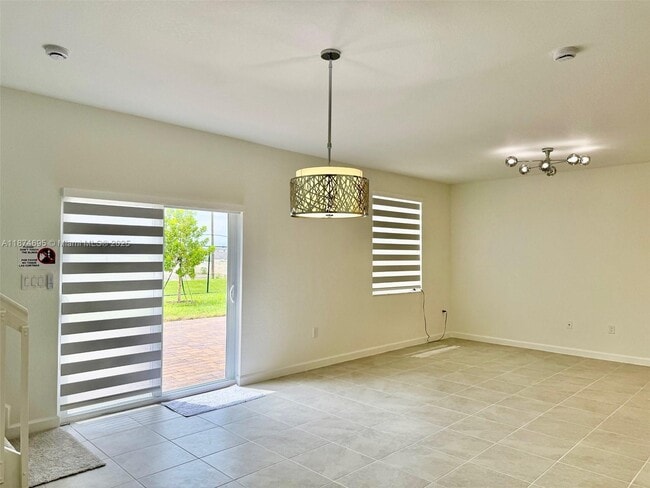 Building Photo - 2600 SE 25th St