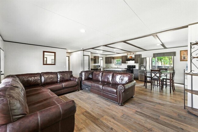Building Photo - 102 Pink Dahlia Dr