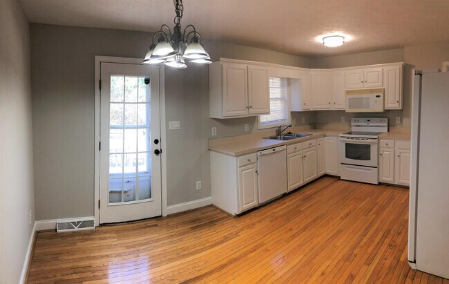 Building Photo - 129 New Towne Rd