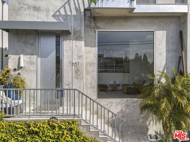 Foto del edificio - 657 Mildred Ave