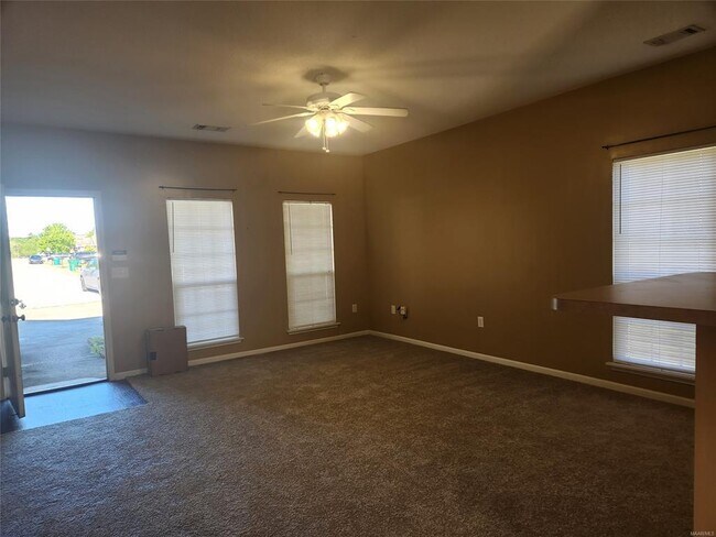 Foto del edificio - 225 Pine Meadows Cir