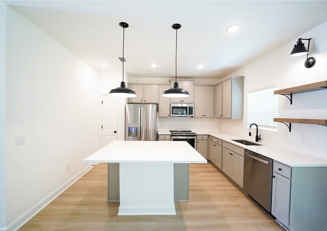Building Photo - 134 Kingswood Ter