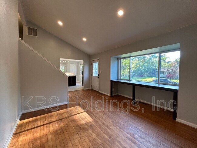 Building Photo - 524 Mango Dr