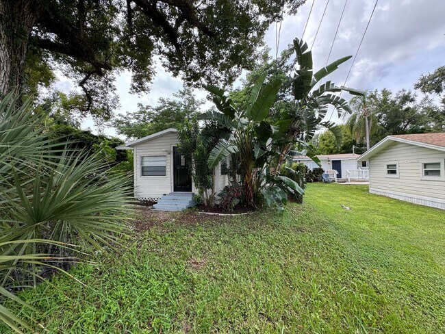 Building Photo - Charming Orlando Home – Pet-Friendly with ...