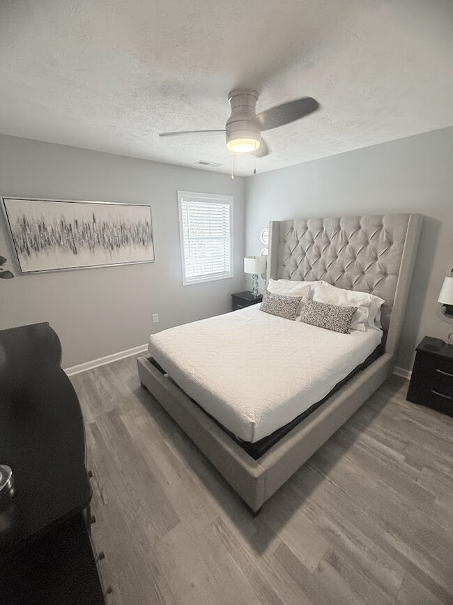 Foto del edificio - 469 White River Dr