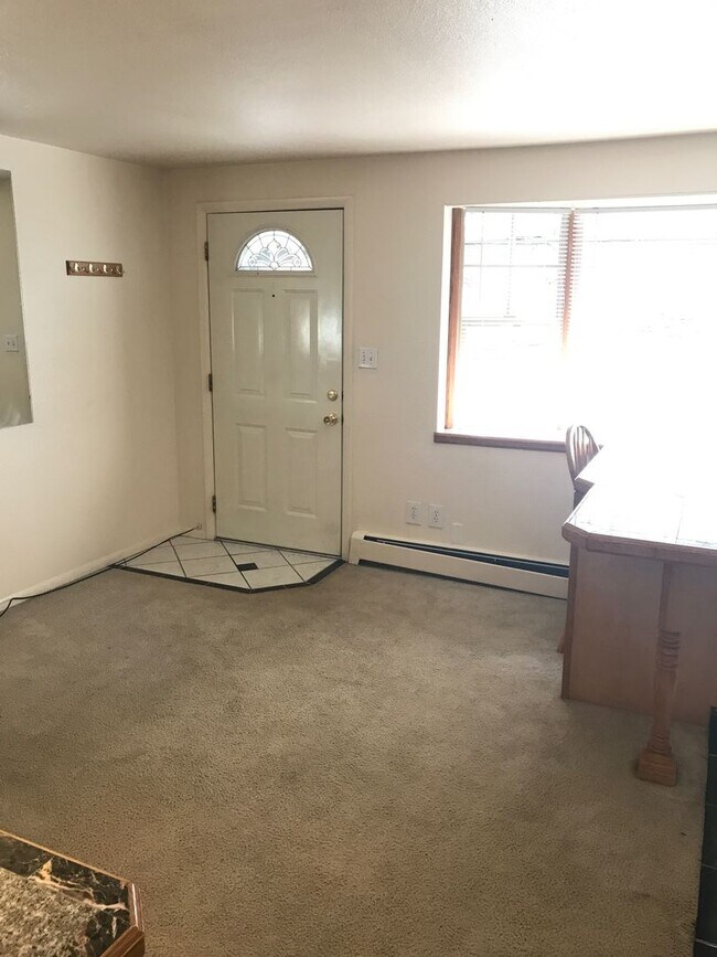 Building Photo - FIRST FLOOR 1 BD in PERFECT SoBo location ...