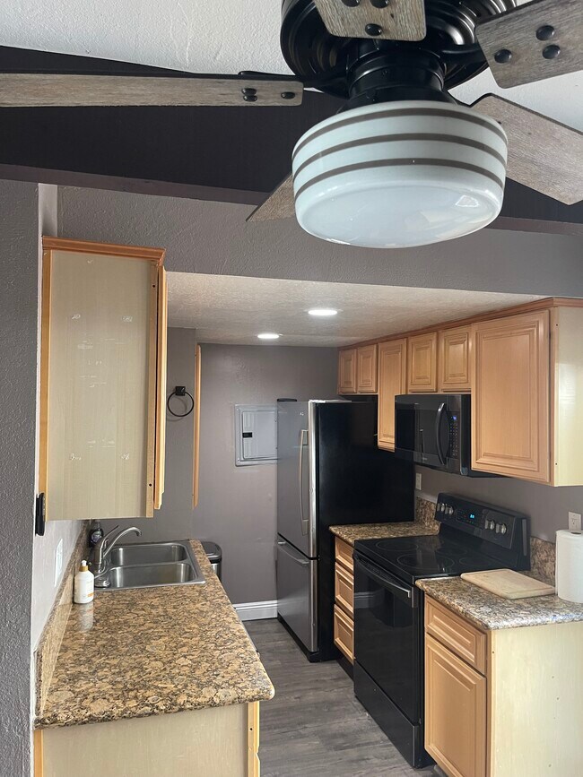 Kitchen - 7032 Fair Oaks Blvd