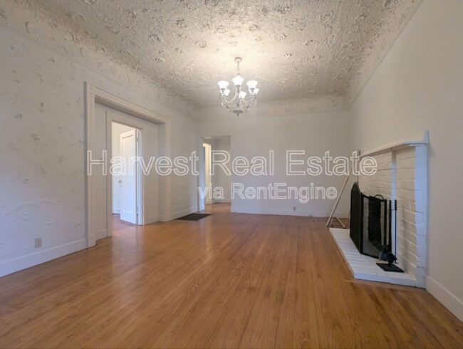 Foto del edificio - 1018 E 17th St