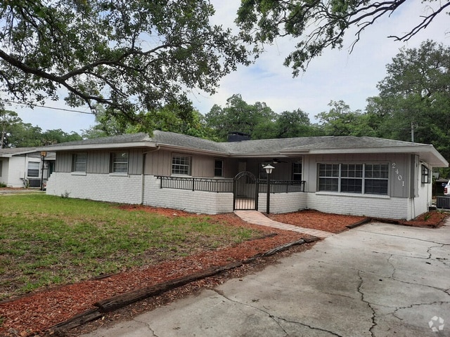 Building Photo - 2401 53rd Ave W