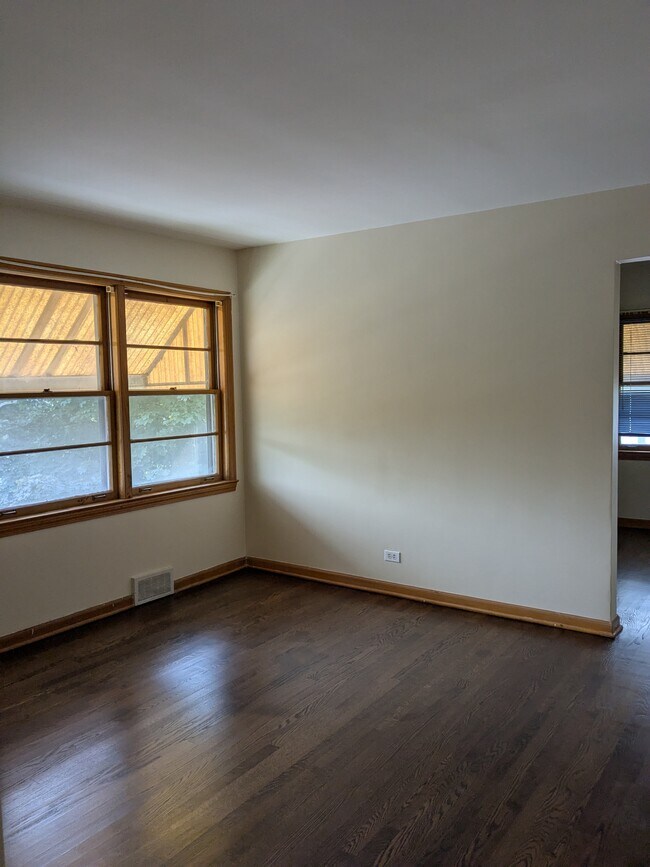 Foto del edificio - 2345 N Rutherford Ave