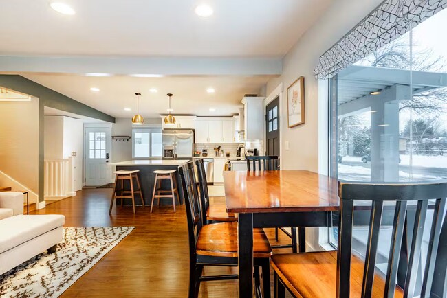 Building Photo - 4671 S Green Valley Dr