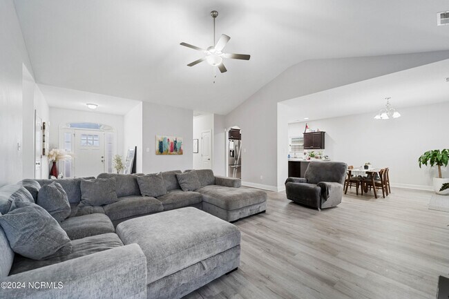 Foto del edificio - 409 Amethyst Ct