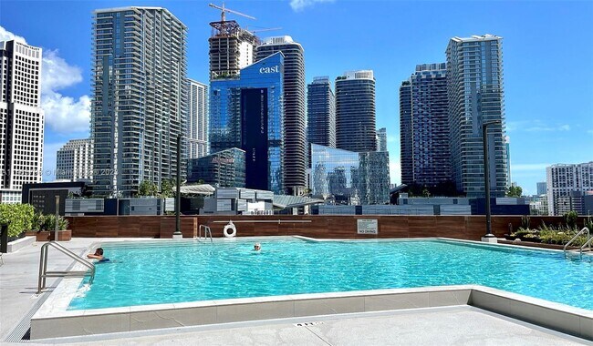 Foto del edificio - 350 S Miami Ave