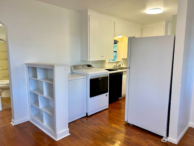Building Photo - 2178 N Shiloh Dr