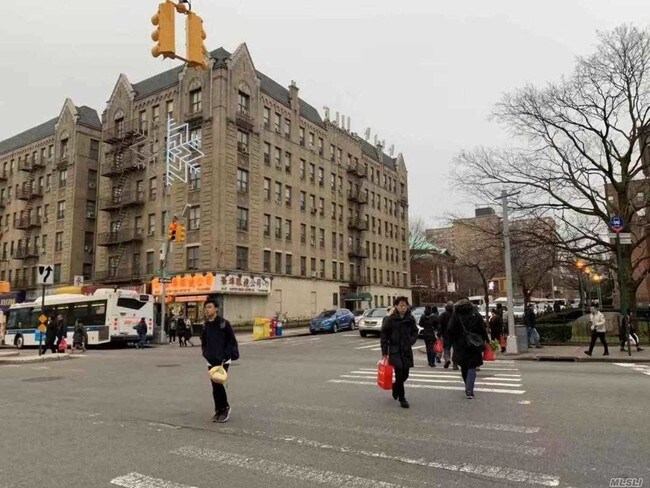 Building Photo - 136-05 Sanford Ave
