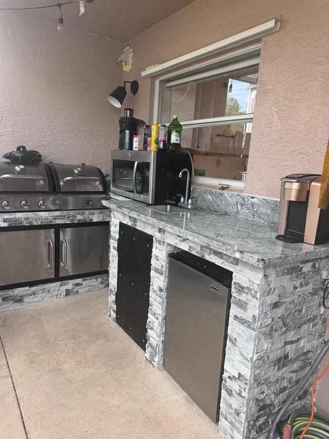 Foto del edificio - 1425 NW 124th Ave