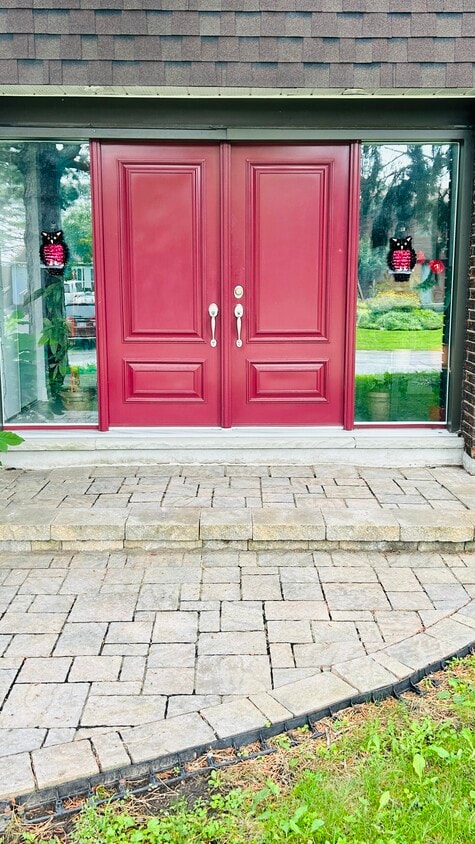 Separate Entrance - 17 Eleanor Dr