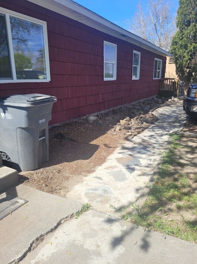 Building Photo - 107 N Yost St