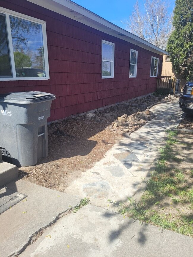 Building Photo - 107 N Yost St