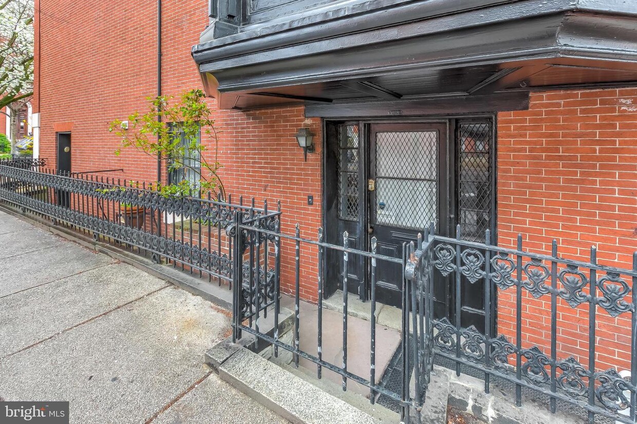 Primary Photo - 1601 Bolton St