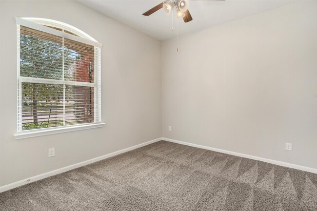 Building Photo - 2722 Kaman Ln