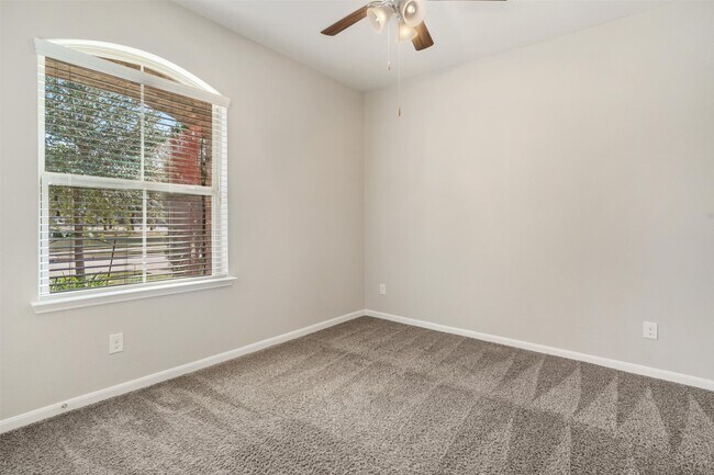 Foto del edificio - 2722 Kaman Ln