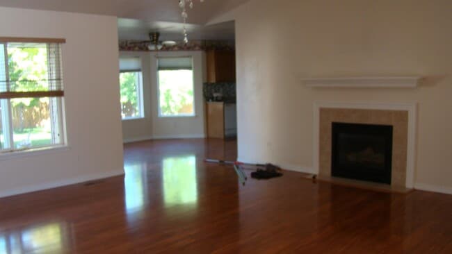 Foto del edificio - 1507 Anny Dr W