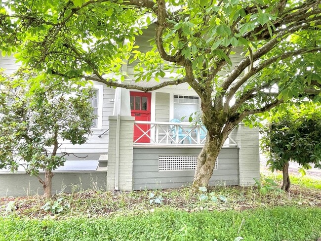Building Photo - Gorgeous Rose City Park 4 bed Craftsman