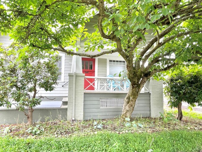 Foto del edificio - Gorgeous Rose City Park 4 bed Craftsman