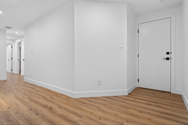 Photo du bâtiment - 8721 77 Ave NW