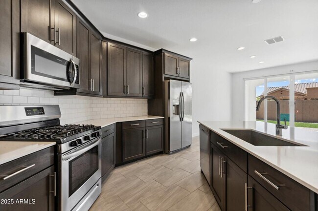 Foto del edificio - 565 E White Wing Dr