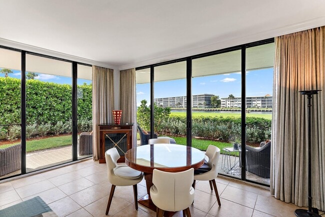 Building Photo - 123 Lakeshore Dr