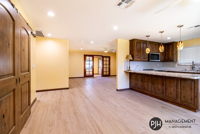 Building Photo - Charming 2-Bedroom, 2-Bathroom Home with B...