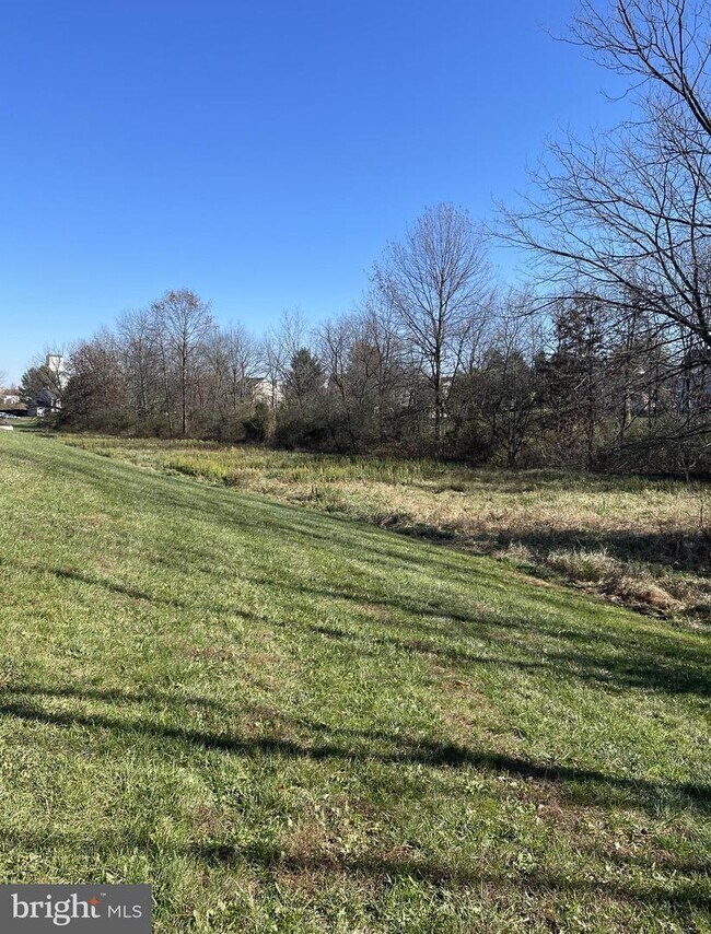 Building Photo - 102 Wheatsheaf Ln