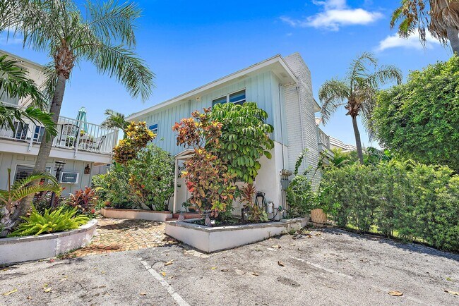 Building Photo - 4448 N Ocean Blvd